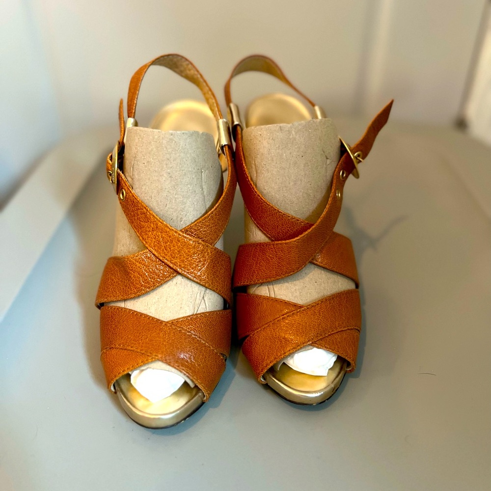 Michael Kors signature brown color size 7.5, 3 inches heel